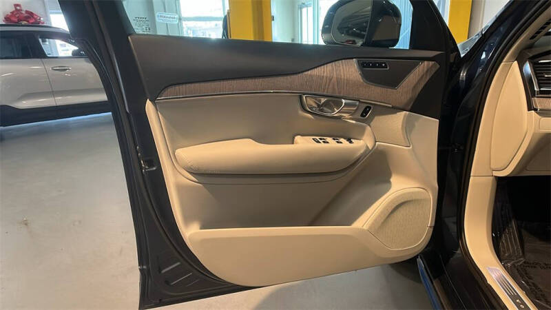 2023 Volvo XC90 B6 Plus Bright Theme 7P