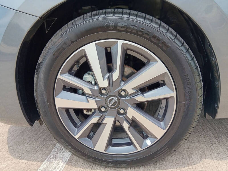 2023 Nissan Versa SV