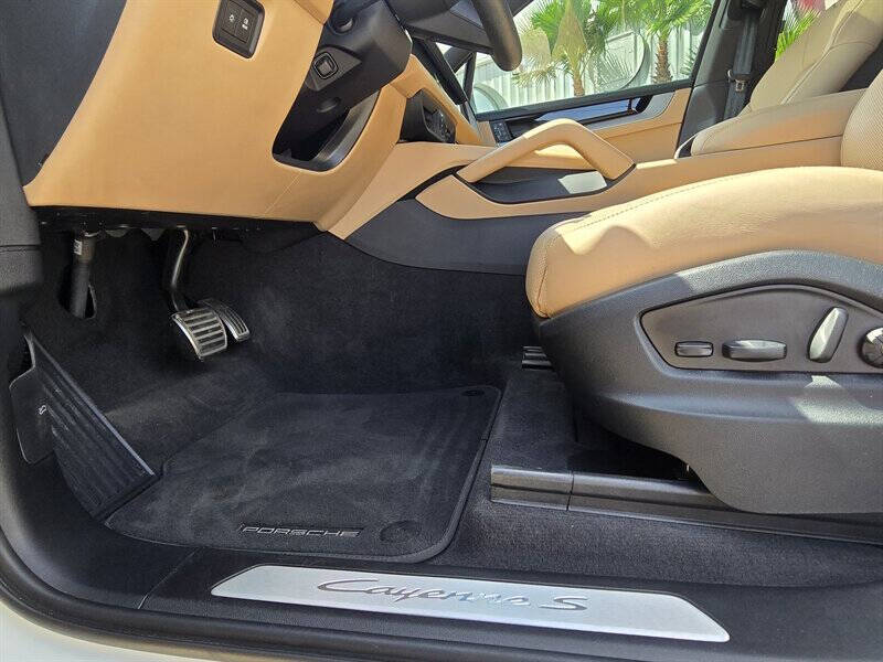 2024 Porsche Cayenne S