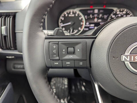 2025 Nissan Pathfinder SL