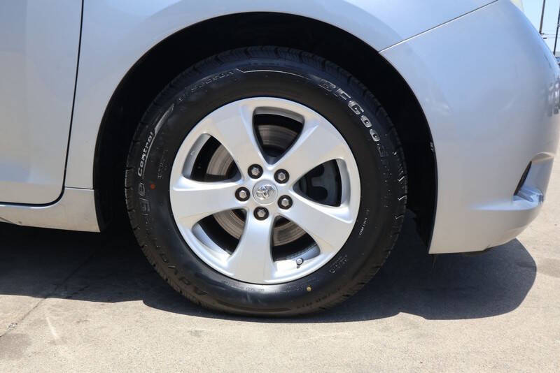 2014 Toyota Sienna LE 8-Passenger