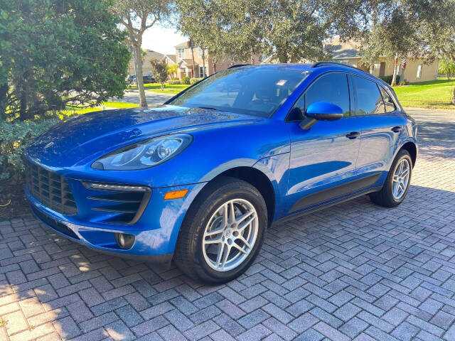 2017 Porsche Macan Base photo 2