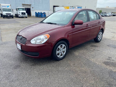 2010 Hyundai Accent for sale at AUTOSAVIN in Villa Park IL