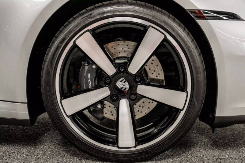 2025 Porsche 911 Carrera