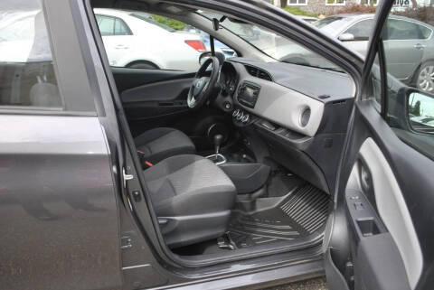 2017 Toyota Yaris 5-Door LE