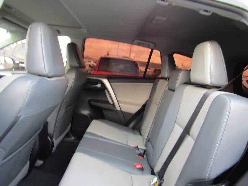 2015 Toyota RAV4 null photo 12