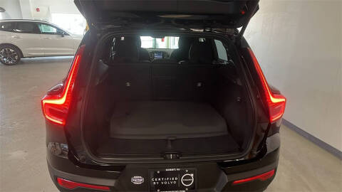 2023 Volvo XC40 B5 Plus Dark Theme