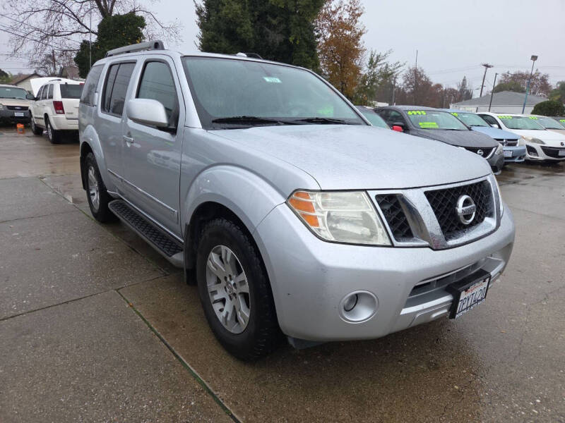2011 Nissan Pathfinder Silver Edition