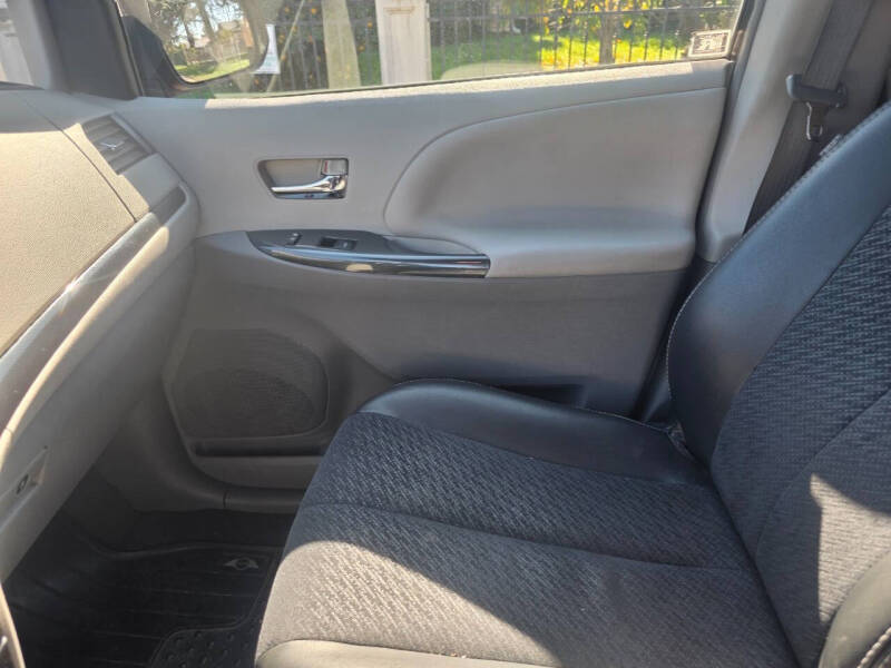 2013 Toyota Sienna SE 8-Passenger