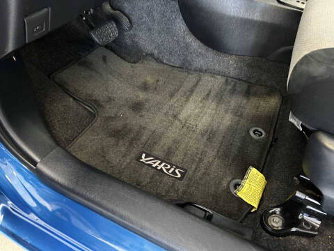 2012 Toyota Yaris 5-Door LE