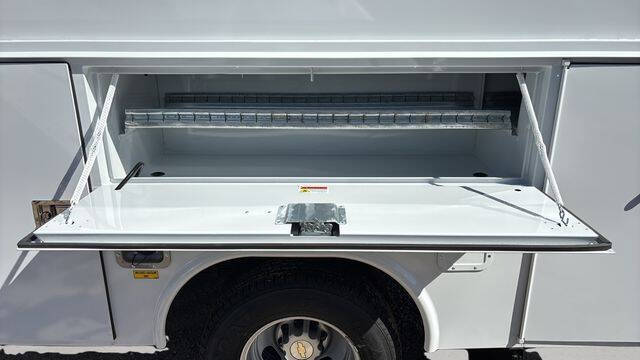 2025 Chevrolet Express 3500