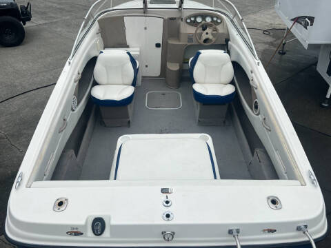 2004 Bayliner 210 CU