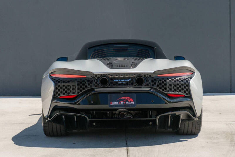 2023 McLaren Artura