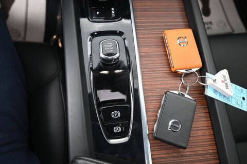 2023 Volvo XC60 B5 Plus Dark Theme