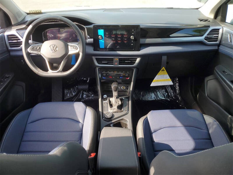 2025 Volkswagen Taos SEL 4Motion