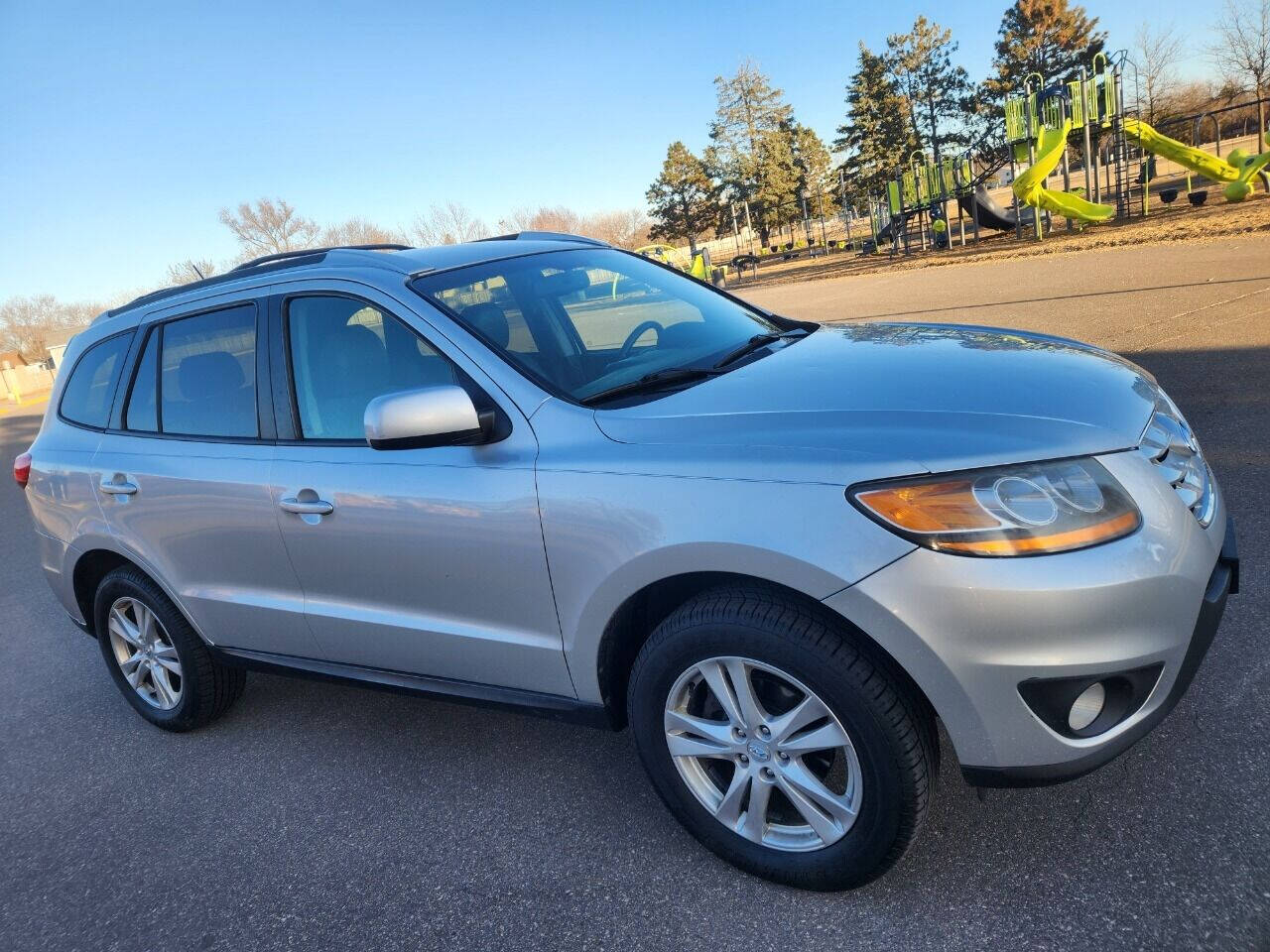 2011 Hyundai SANTA FE for sale at Xtra Mile Auto Sales LLC in Cambridge, MN