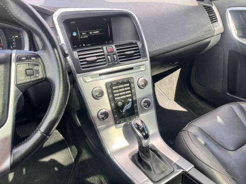2017 Volvo XC60 T5 Dynamic