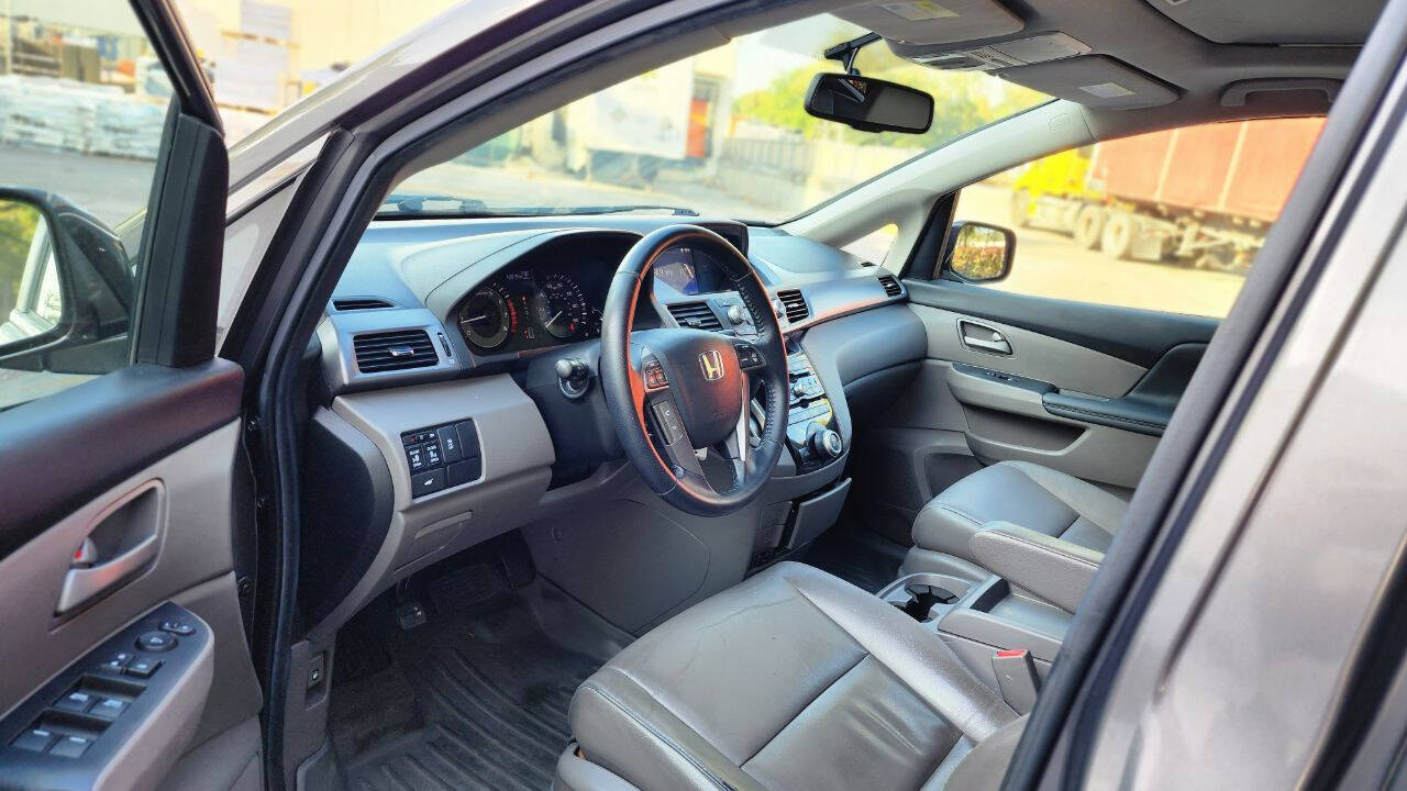 2013 Honda Odyssey  - $10,900