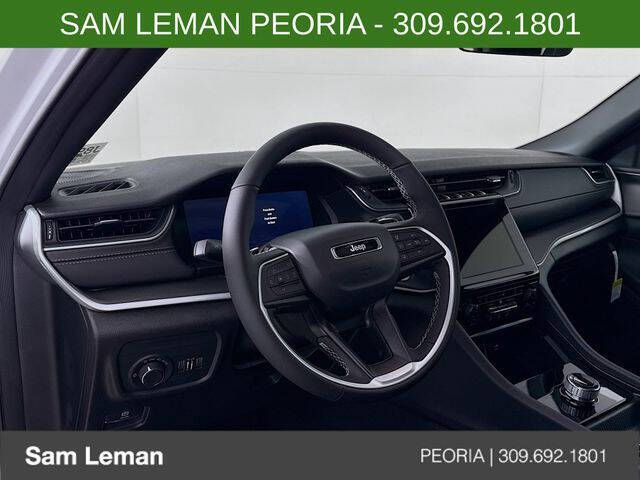 2025 Jeep Grand Cherokee Laredo