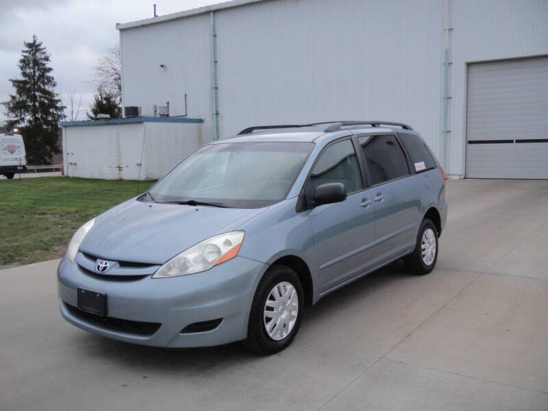 2010 Toyota Sienna LE 7-Passenger
