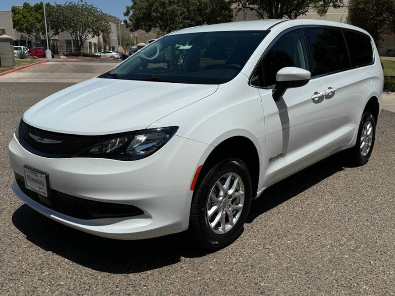 2022 Chrysler Voyager LX