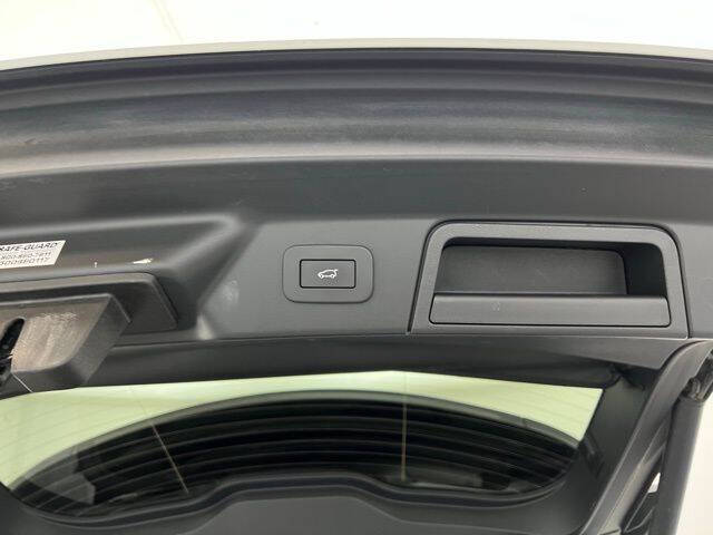 2025 Land Rover Range Rover Velar P250 Dynamic SE