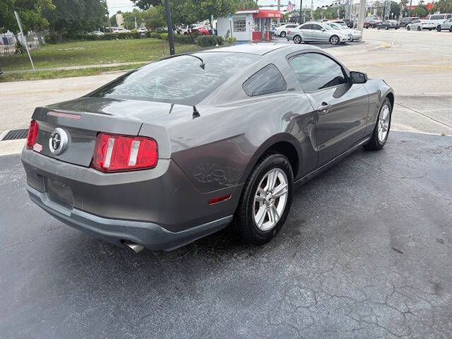 2011 Ford Mustang V6