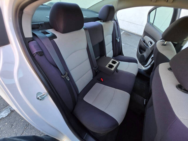 2014 Chevrolet Cruze LS Auto