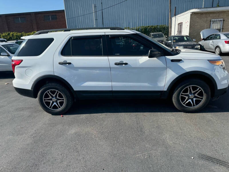 2013 Ford Explorer Base photo 24