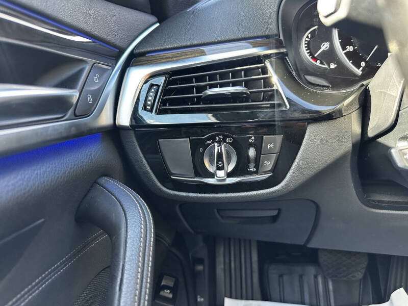 2019 BMW 5 Series 530i