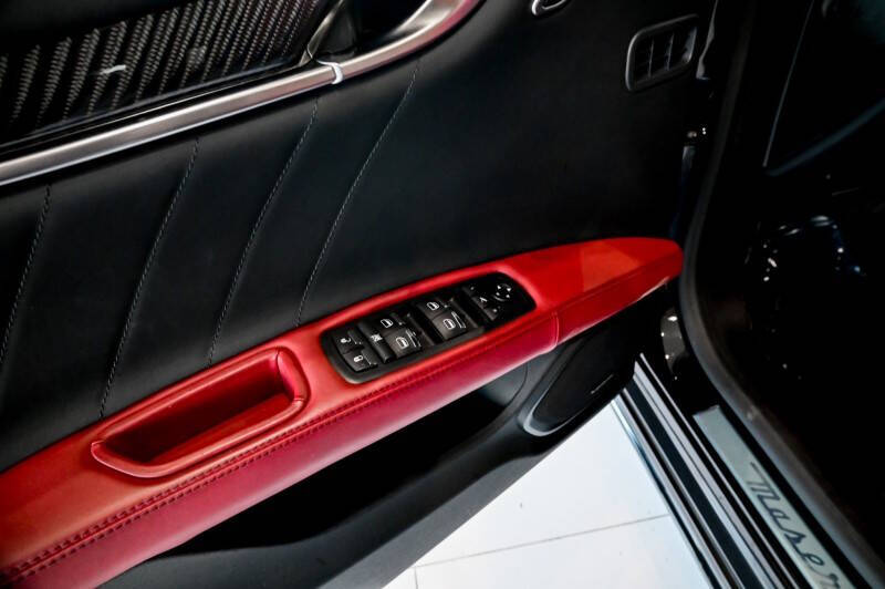 2022 Maserati Ghibli Modena Q4