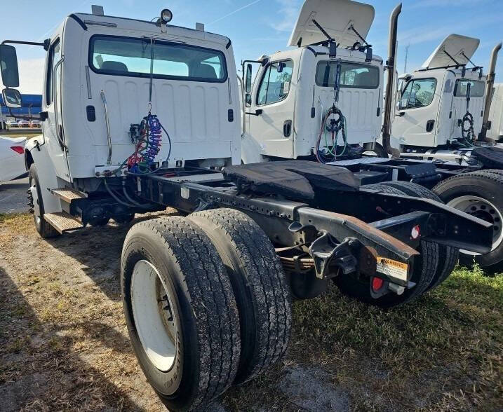 2007 Freightliner Business class M2