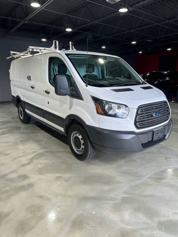 2015 Ford Transit Base photo 3