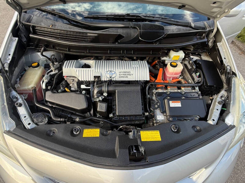 2013 Toyota Prius v Five