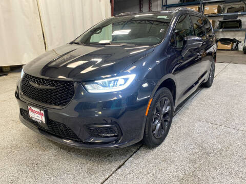 2021 Chrysler Pacifica for sale at Victoria Auto Sales - Waconia Dodge in Waconia MN