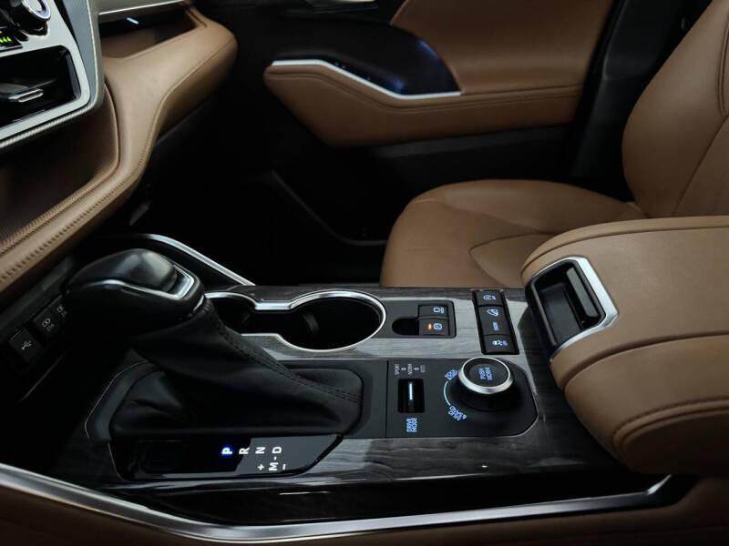 2021 Toyota Highlander Platinum