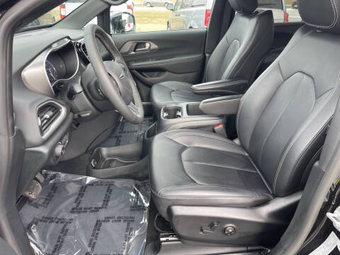 2025 Chrysler Pacifica Select