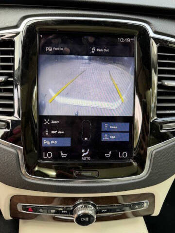 2016 Volvo XC90 T6 Momentum