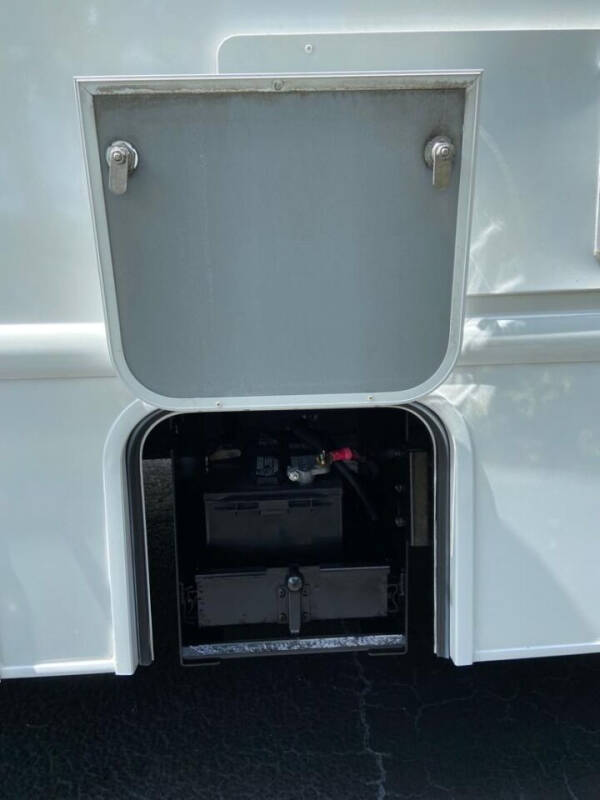 2015 FORD ECONOLINE E450 CLASS C THOR MAJESTIC 28A MOTORHOME