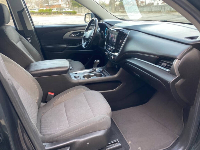 2018 Chevrolet Traverse LT Cloth