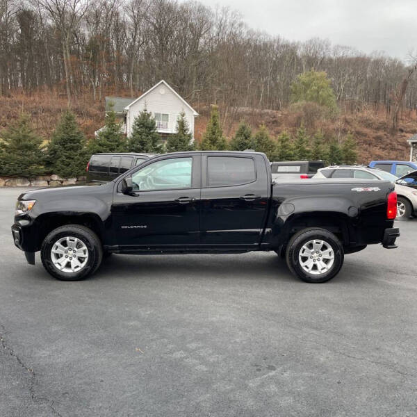 2022 Chevrolet Colorado LT photo 2