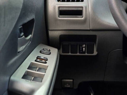 2013 Toyota Prius v Five