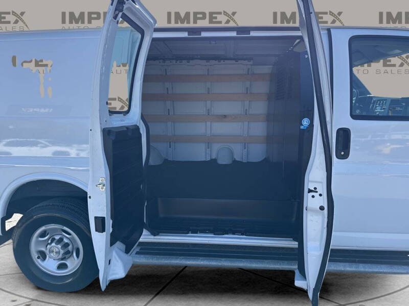 2023 Chevrolet Express 2500