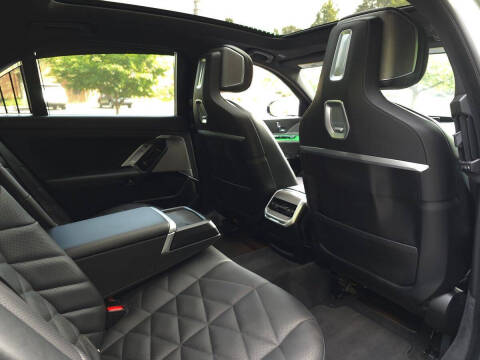 2023 BMW 7 Series 740i