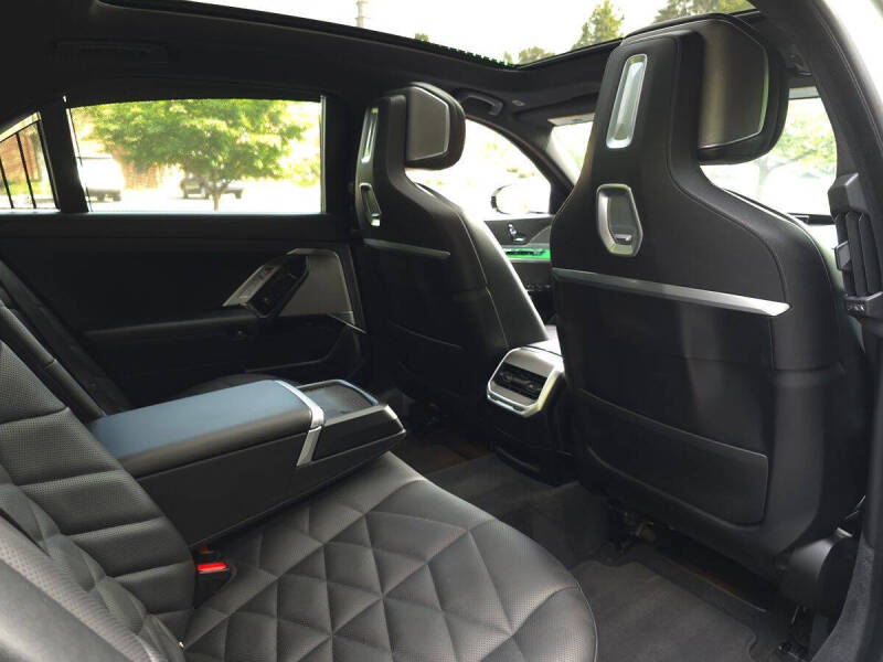 2023 BMW 7 Series 740i