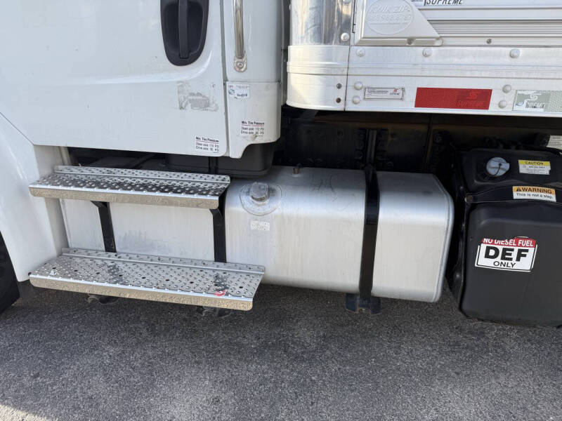 2018 Freightliner M2 106
