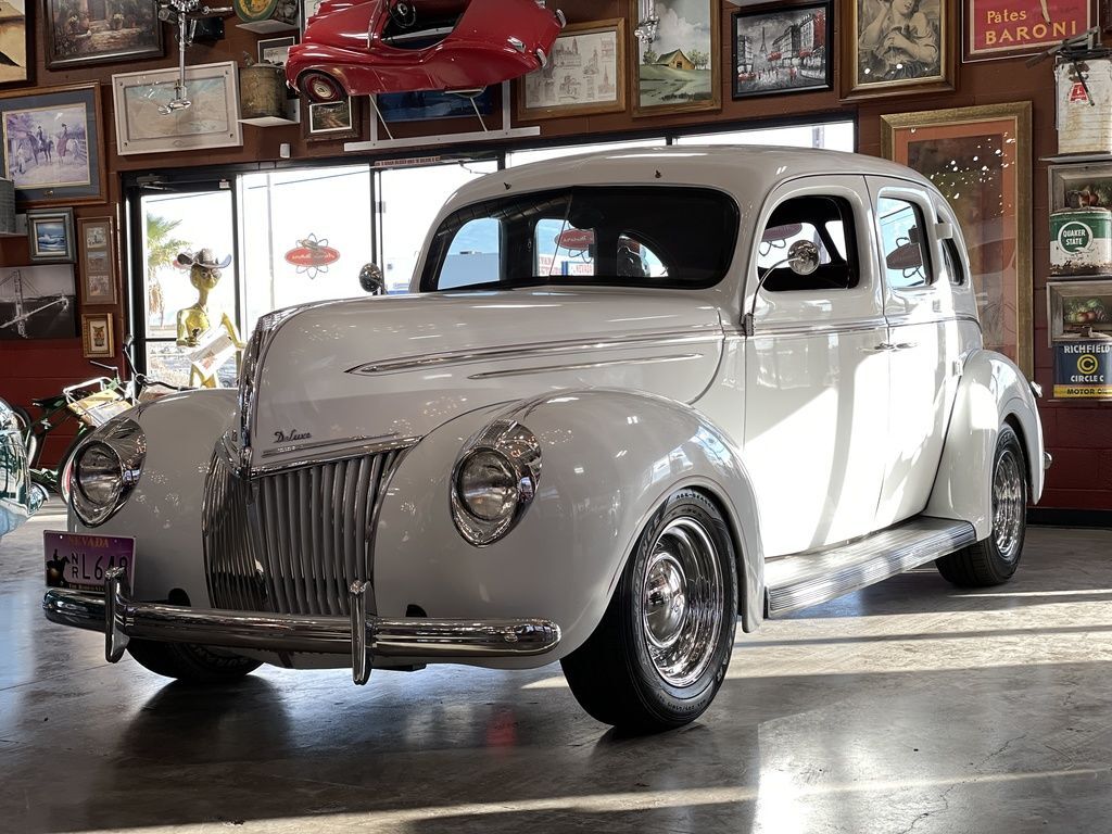 1939 Ford Deluxe 3