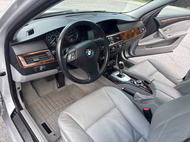 2009 BMW 5 Series 528i