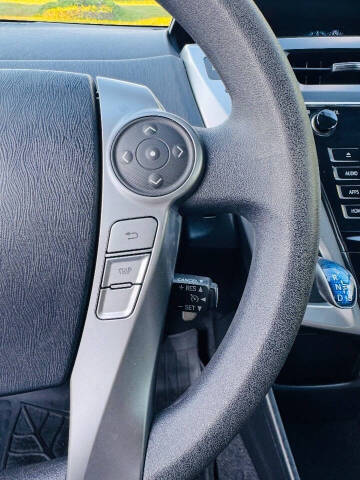 2015 Toyota Prius v Four