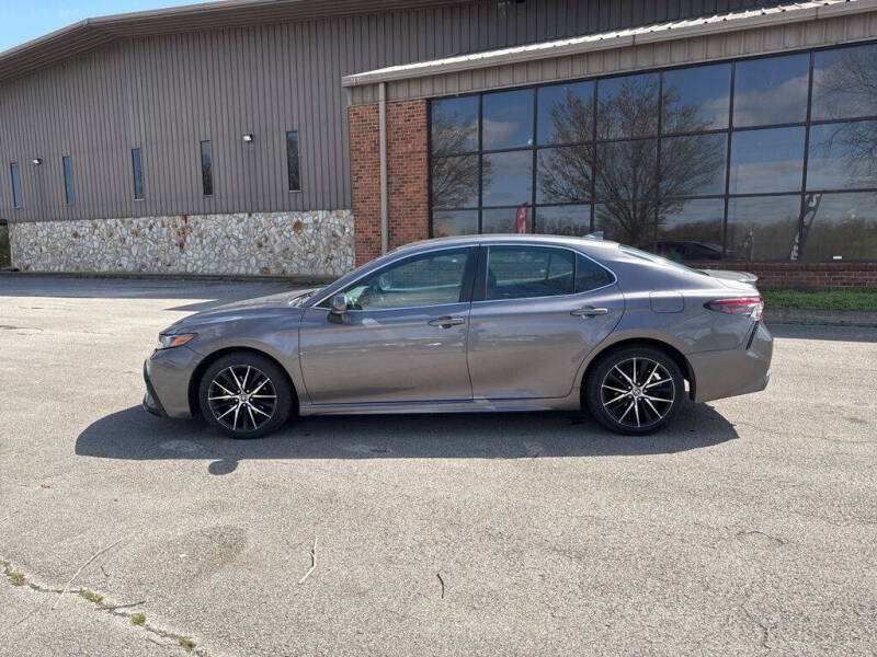 Used 2022 Toyota Camry SE with VIN 4T1G11AK0NU708729 for sale in Maysville, KY